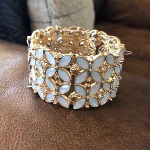 Pretty Baby Blue Bangle🦋